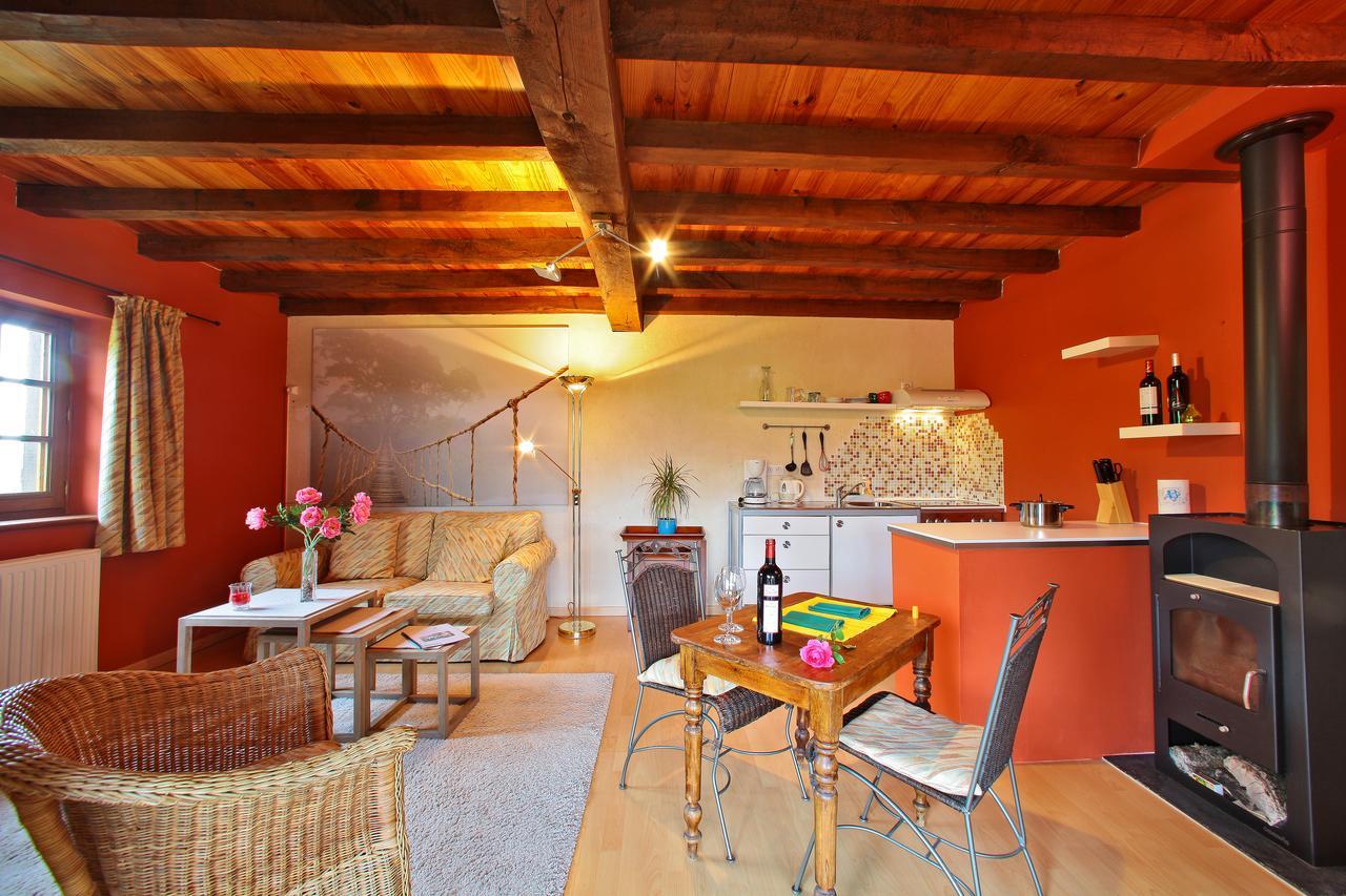 Au Jardin Fleuri Hotel Bosset Habitación foto
